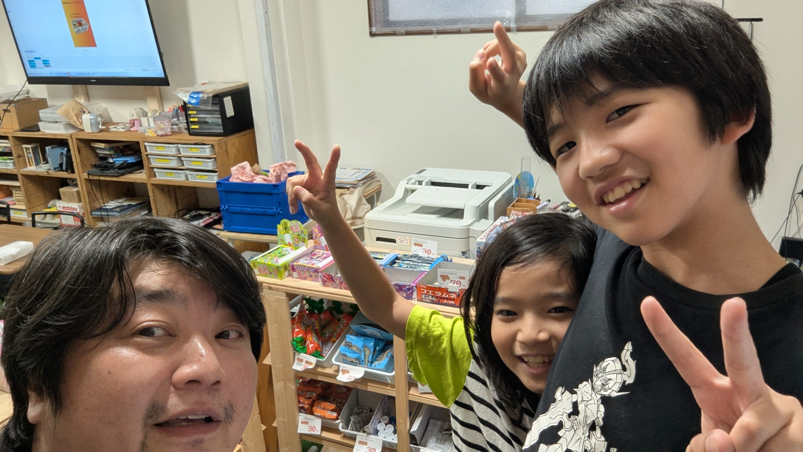 仲間と一緒に活動する子どもたち